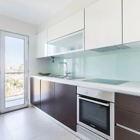 Amazing Flat - Pool And Parking Apartment